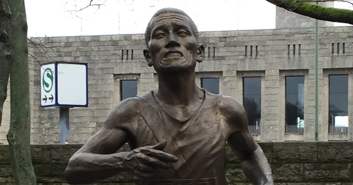 Bronze Statue of Berlin Olympic Marathon Gold Medalist Sohn